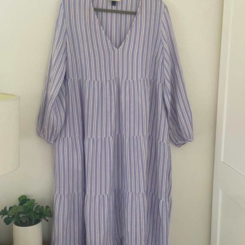 Universal Thread Dress. Lavender stripes and has pockets. Large